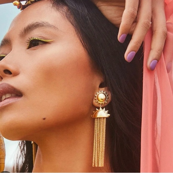 ☘️NWT Kendra Scott Sienna Sun Statement Gold Earrings - Picture 4 of 4